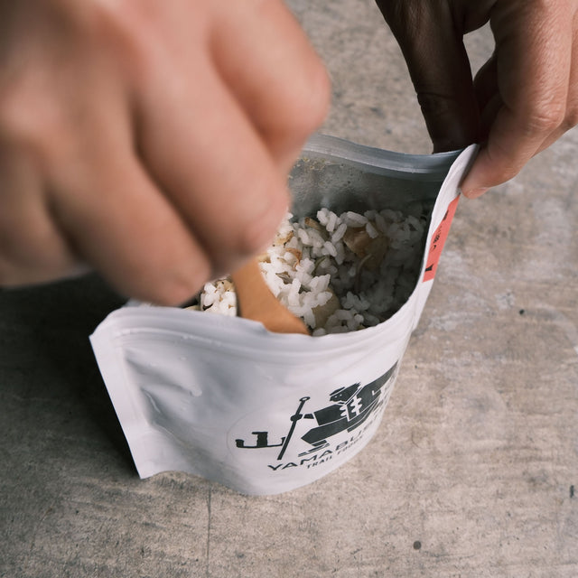 YAMABUSHI TRAIL FOODS "鯛と梅の出汁めし" [送料250円]
